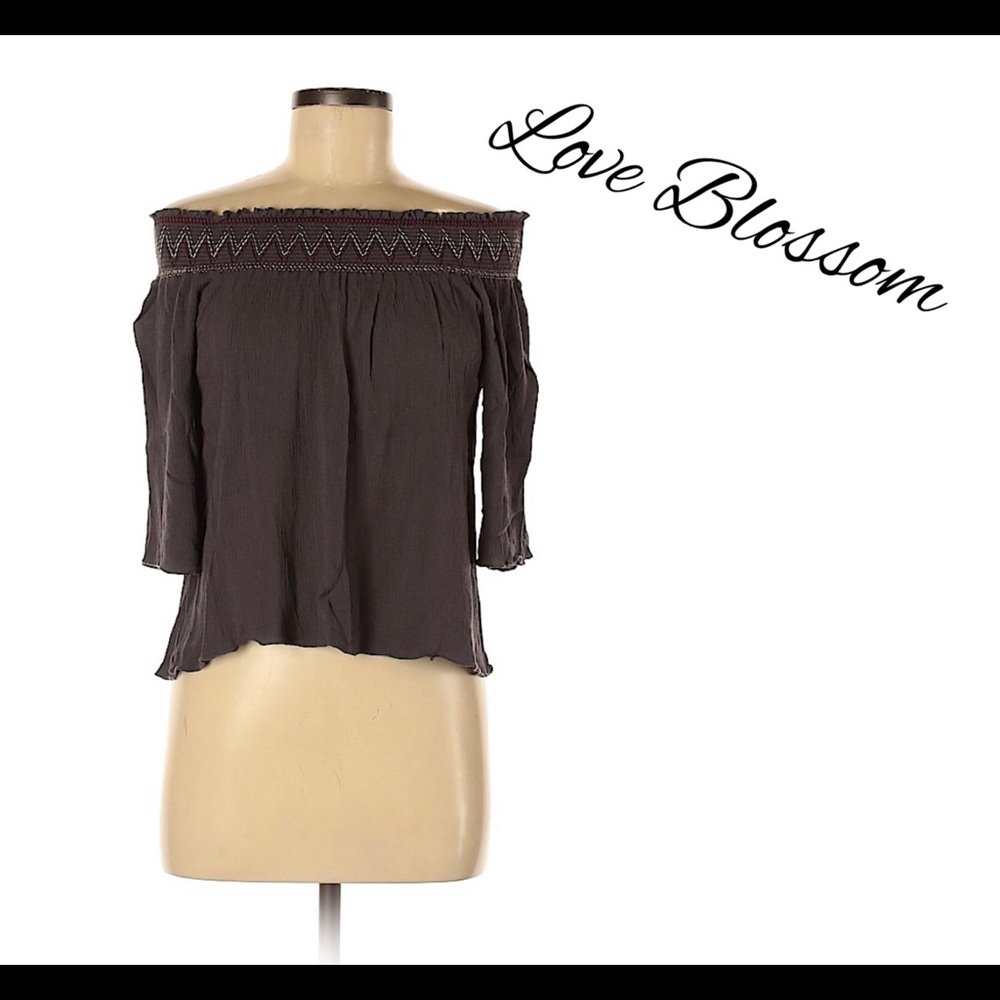 Love Blossom gray cold shoulder top